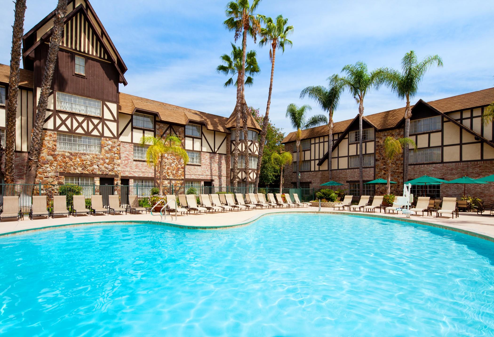 Anaheim Majestic Garden Hotel Exterior photo