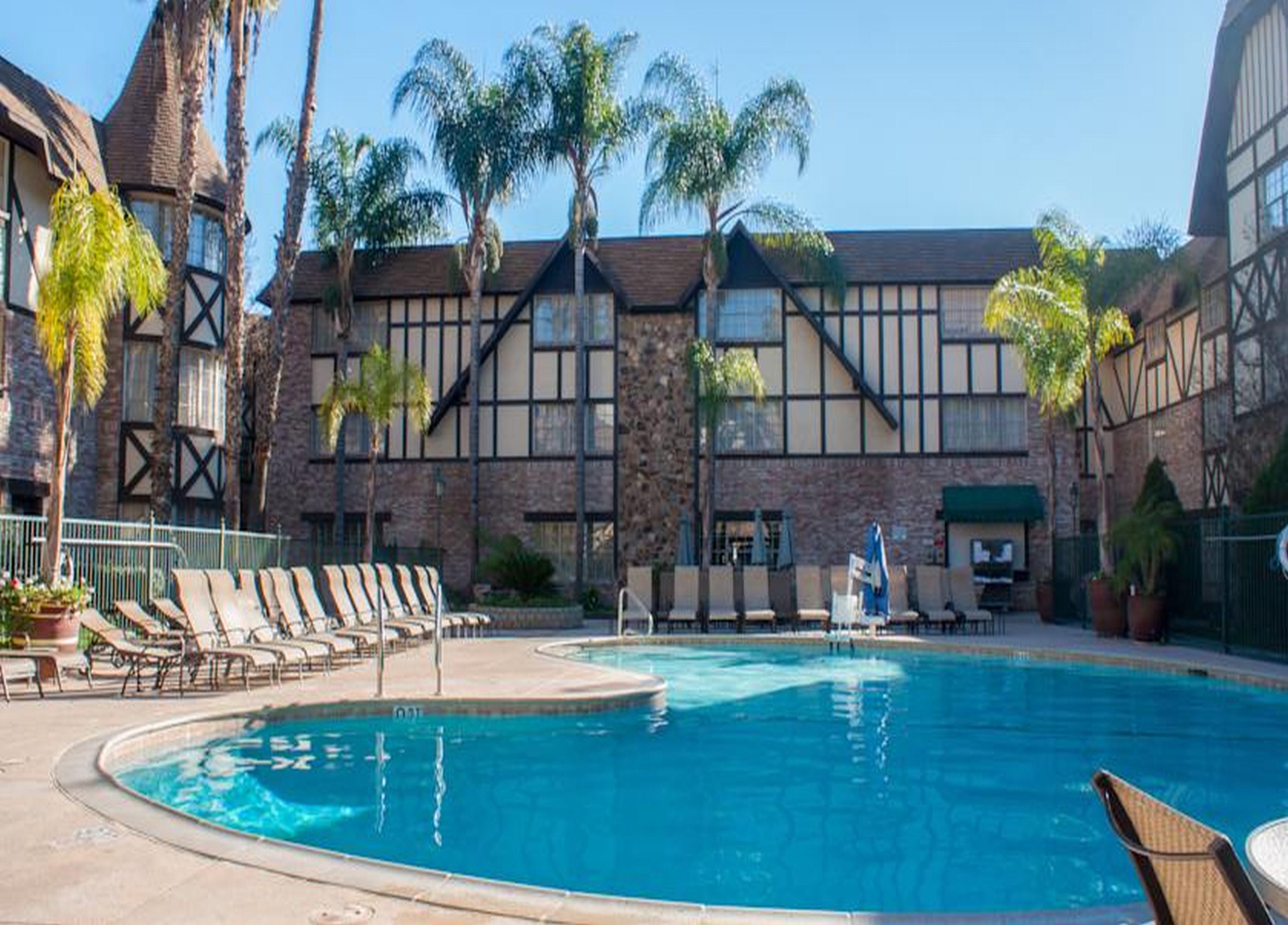 Anaheim Majestic Garden Hotel Exterior photo