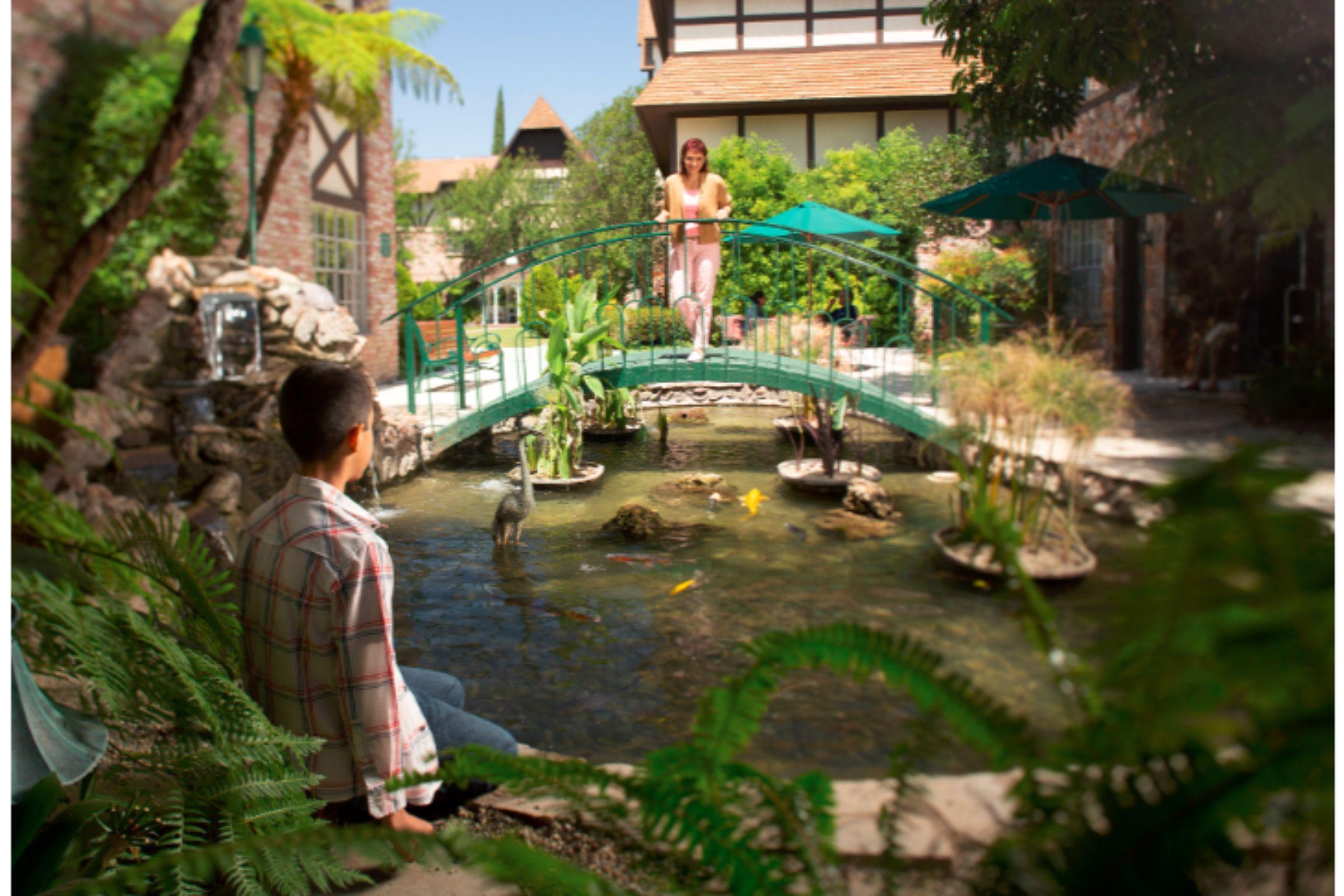 Anaheim Majestic Garden Hotel Exterior photo