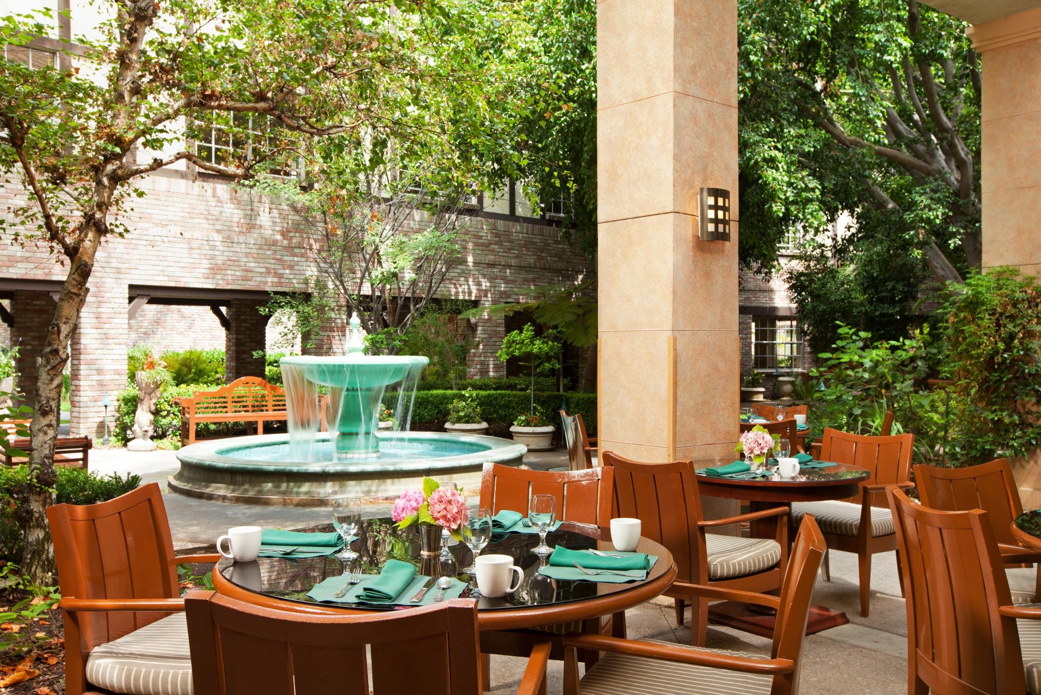 Anaheim Majestic Garden Hotel Exterior photo